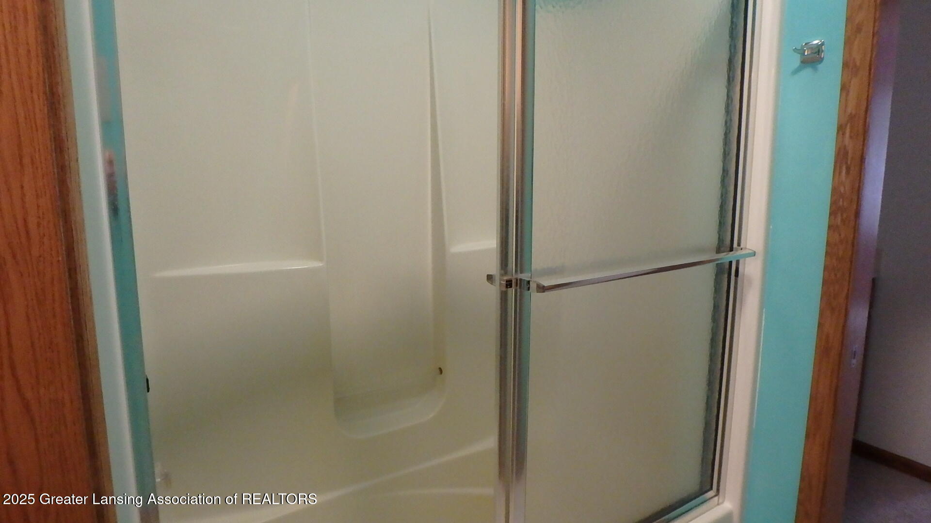 2612 South Ainger Road Charlotte, MI 48813 - Photo 23 of 39 fiberglass tub shower in Jack and Jill B