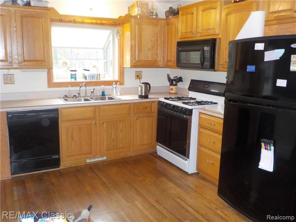 9480 Tower Road South Lyon, MI 48178 - Photo 11 of 15 DSCN2599.JPG