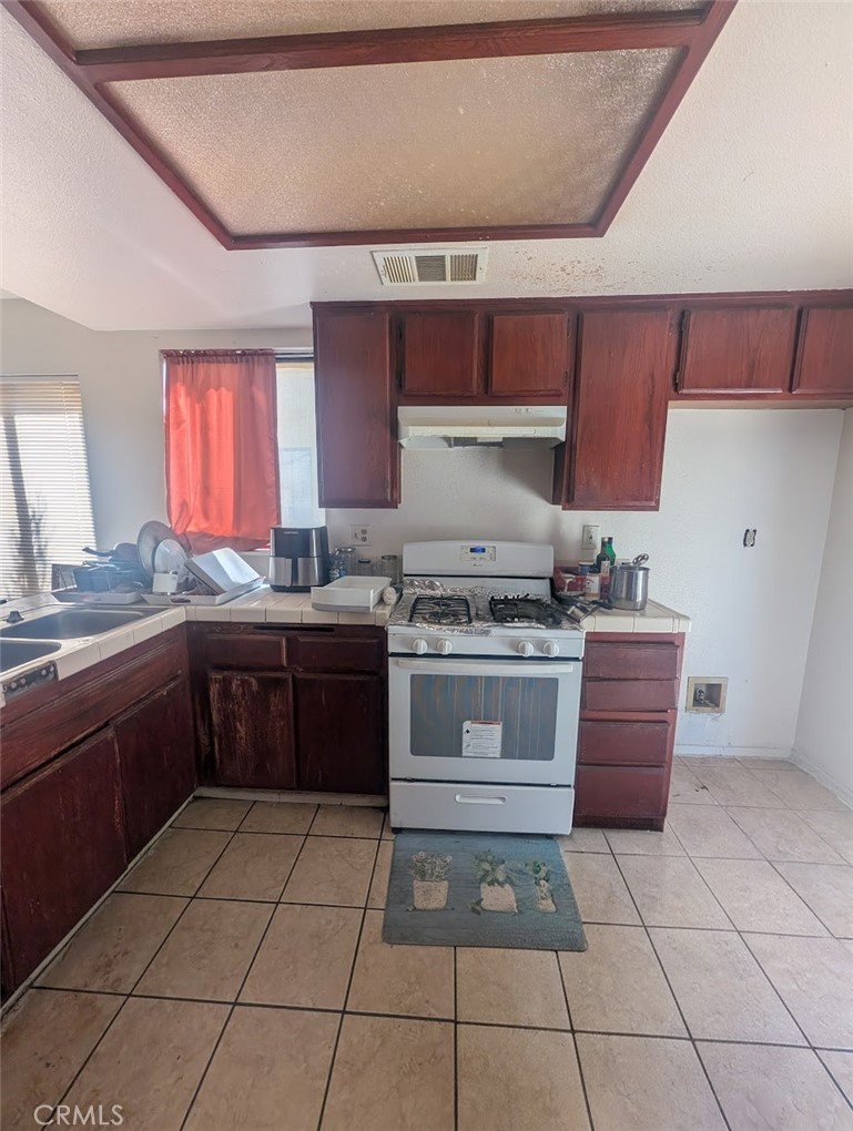 1476 Keepsake Lane Perris, CA 92571 - Photo 4 of 10 Kitchen