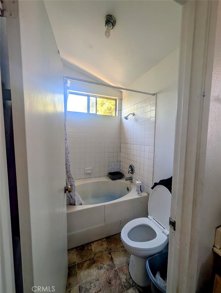 1476 Keepsake Lane Perris, CA 92571 - Photo 7 of 10 Primary bath