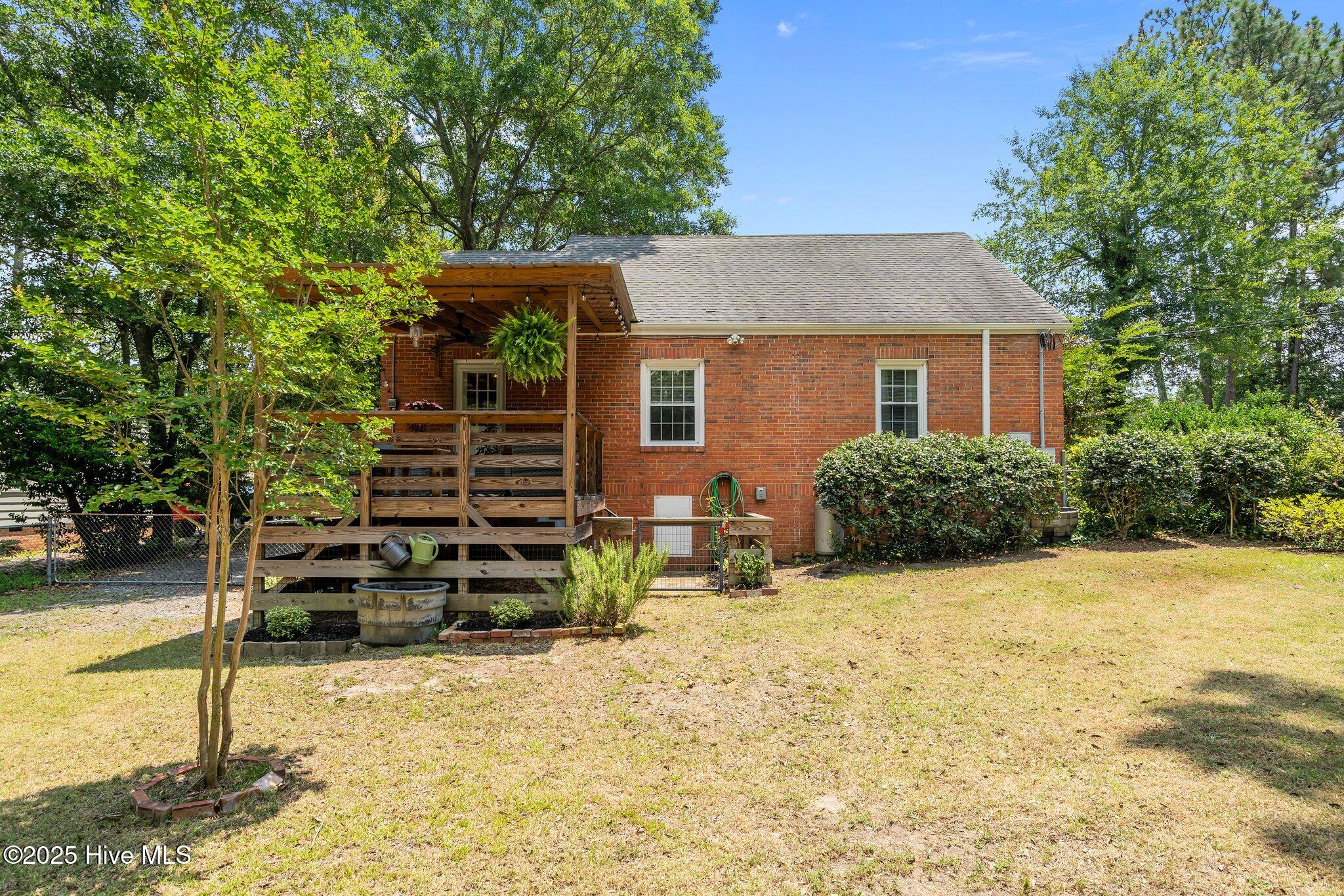 805 North Chestnut Street Aberdeen, NC 28315 - Photo 32 of 50 34c