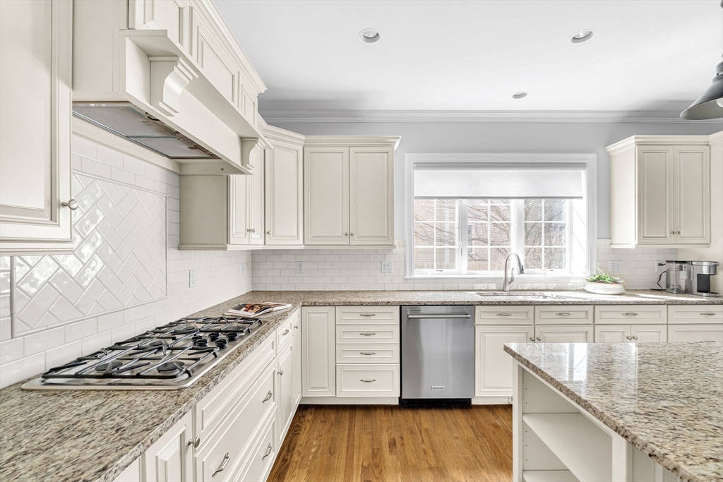 27 Garrison Road Wellesley, MA 02482 - Photo 12 of 32