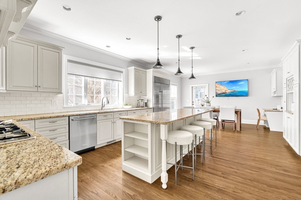 27 Garrison Road Wellesley, MA 02482 - Photo 13 of 32