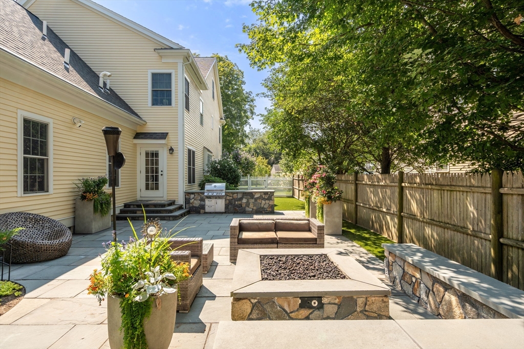 27 Garrison Road Wellesley, MA 02482 - Photo 3 of 32