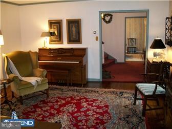 522 Cedar Hill Road Ambler, PA 19002 - Photo 5 of 12 Living Room