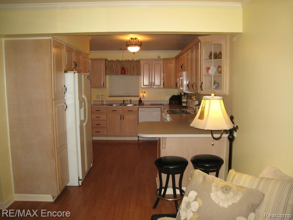 455 Miller Avenue Rochester, MI 48307 - Photo 5 of 21 Kichen 3.jpg