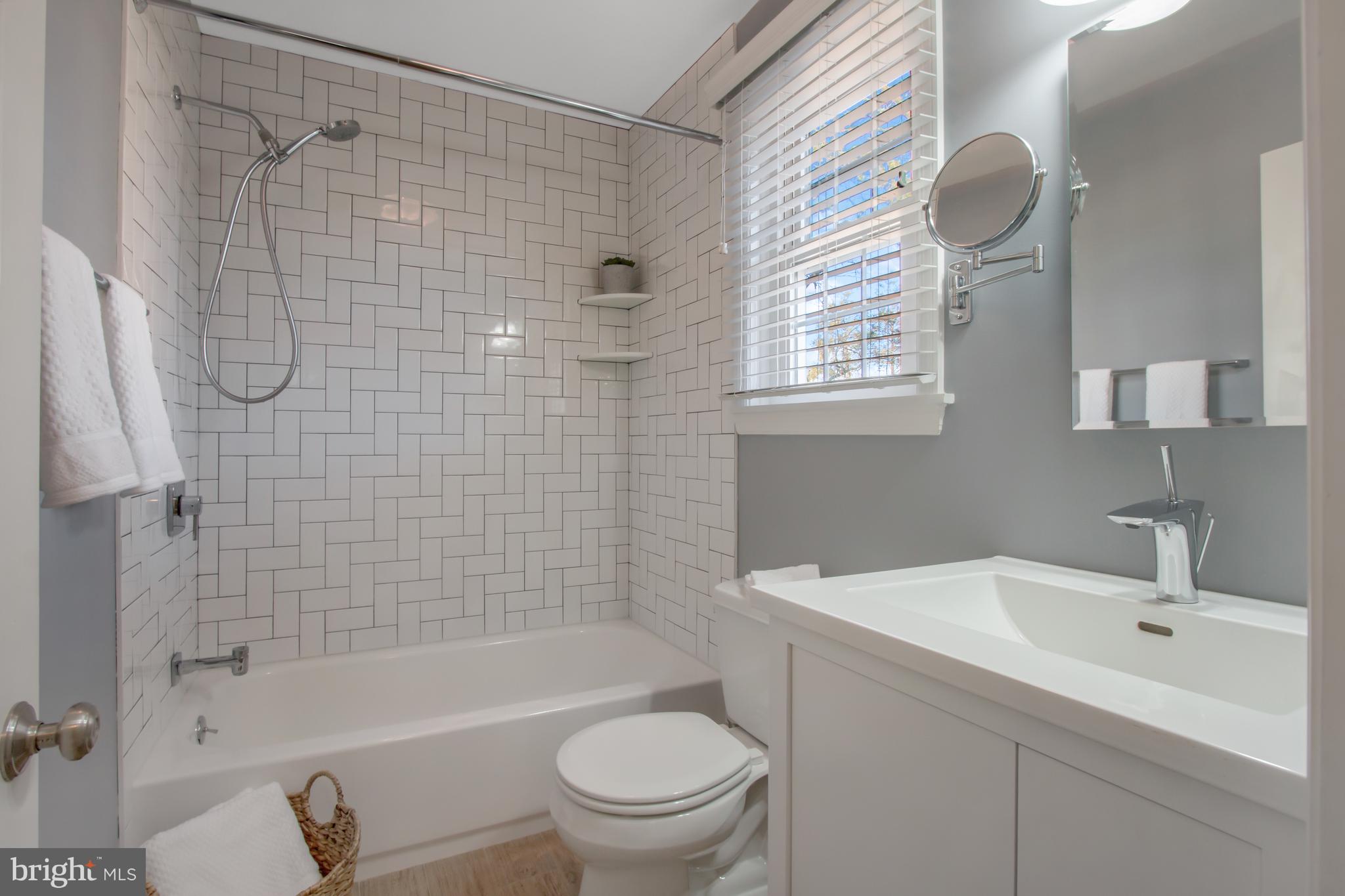 310 Apple Road Newark, DE 19711 - Photo 24 of 32 Tastefully Updated Main Bath