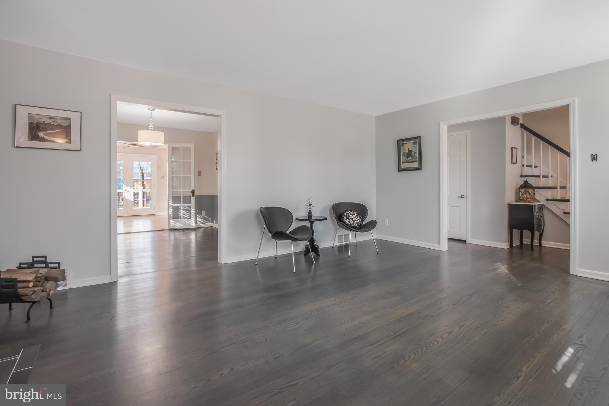 310 Apple Road Newark, DE 19711 - Photo 4 of 32 Living Room and Gleaming Hardwoods Throughout!