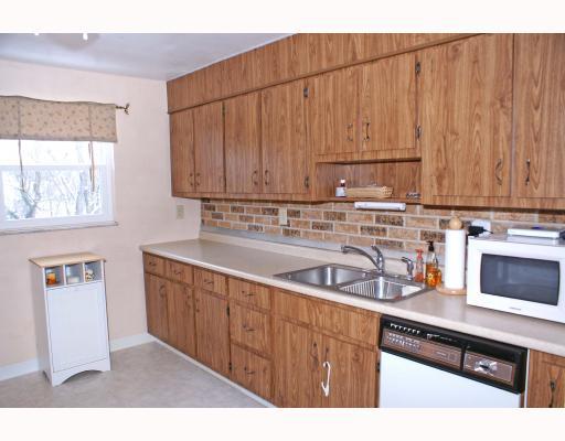 428 Ridgemont Drive Pittsburgh, PA 15220 - Photo 4 of 18 Kitchen.