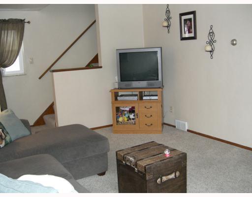 428 Ridgemont Drive Pittsburgh, PA 15220 - Photo 7 of 18 Living Room.