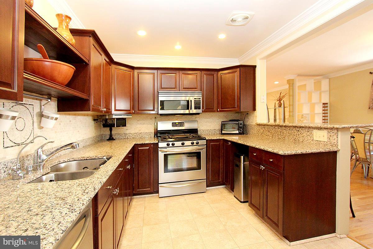 14201 Chesterfield Road Rockville, MD 20853 - Photo 11 of 29 Kitchen