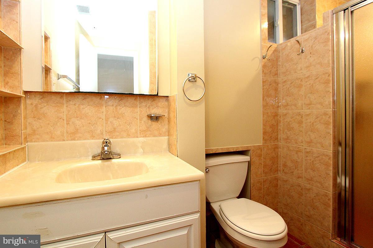 14201 Chesterfield Road Rockville, MD 20853 - Photo 24 of 29 Bath