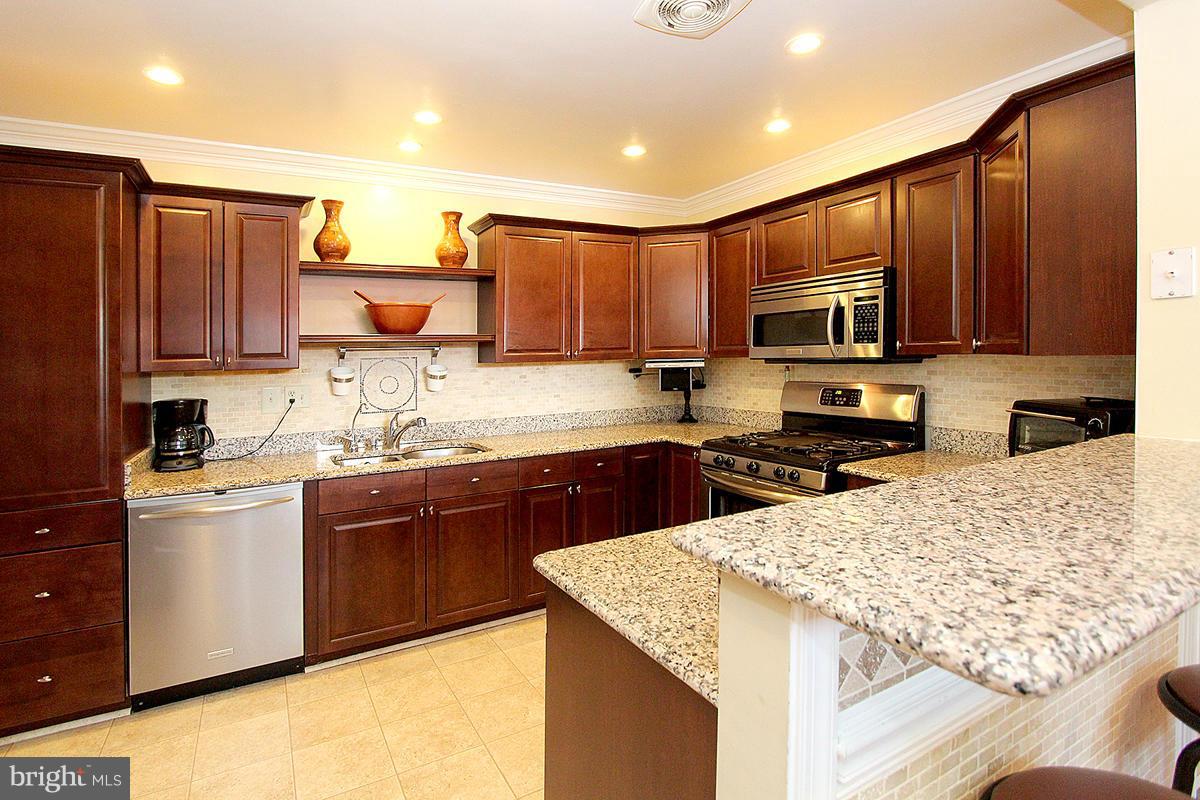 14201 Chesterfield Road Rockville, MD 20853 - Photo 9 of 29 Kitchen