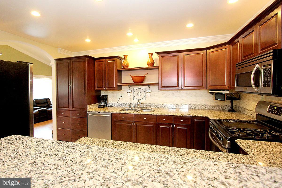 14201 Chesterfield Road Rockville, MD 20853 - Photo 10 of 29 Kitchen