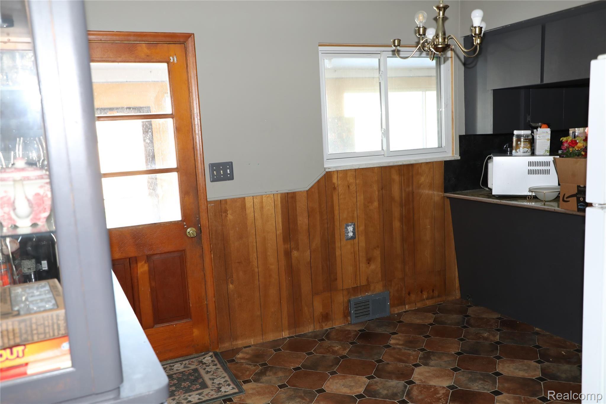 8085 Busch Street Center Line, MI 48015 - Photo 21 of 38 6K1A3885.JPG