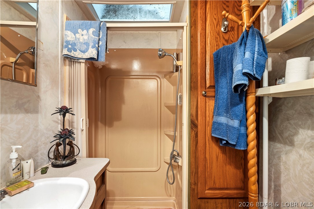 30501 Buchanan Road Stover, MO 65078 - Photo 51 of 80 5th wheel camper bathroom