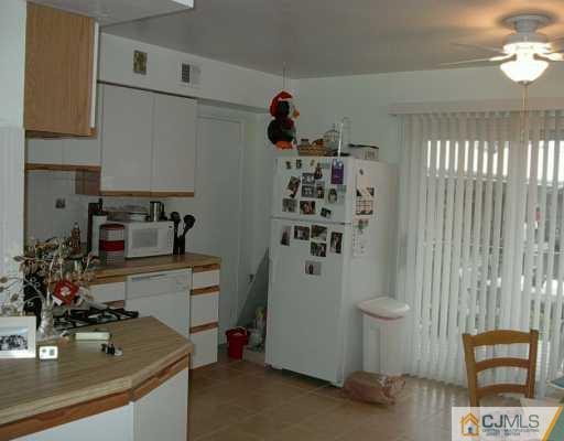 172 Evergreen Road, Unit 2B Edison, NJ 08837 - Photo 1 of 6 Gallery Image 1