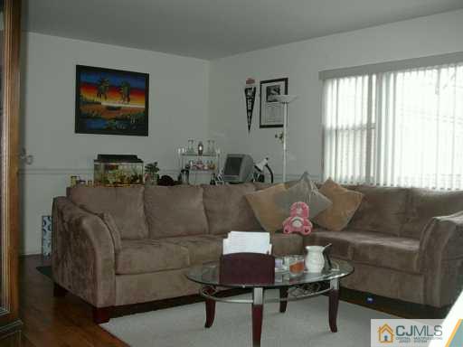 172 Evergreen Road, Unit 2B Edison, NJ 08837 - Photo 2 of 6 Gallery Image 2