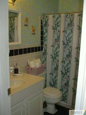 172 Evergreen Road, Unit 2B Edison, NJ 08837 - Photo 4 of 6 Gallery Image 4