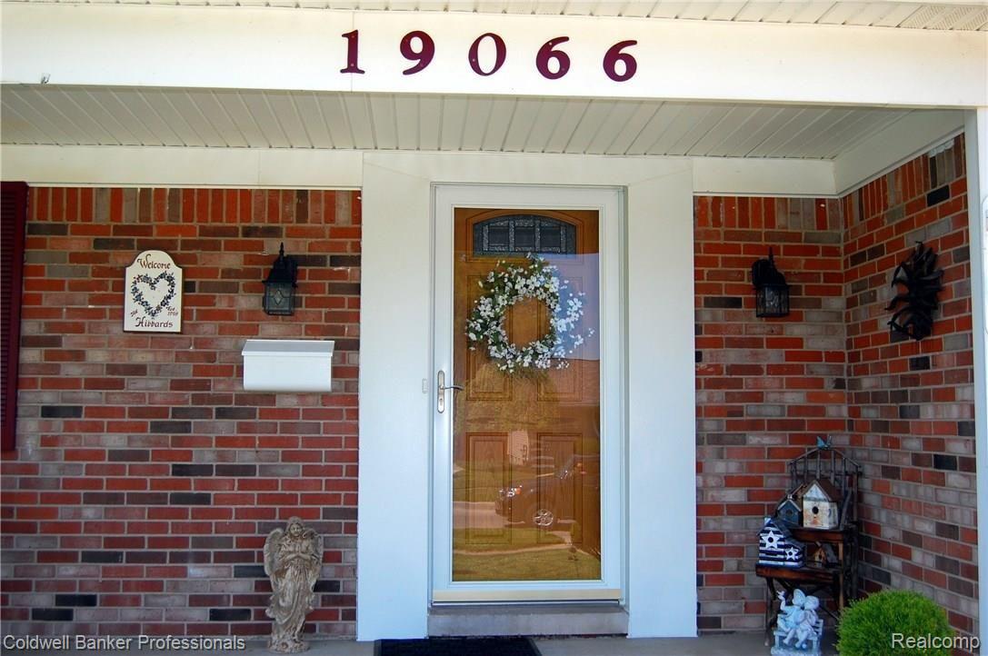 19066 Stonewood Road Riverview, MI 48193 - Photo 3 of 37 DSC_5990.JPG