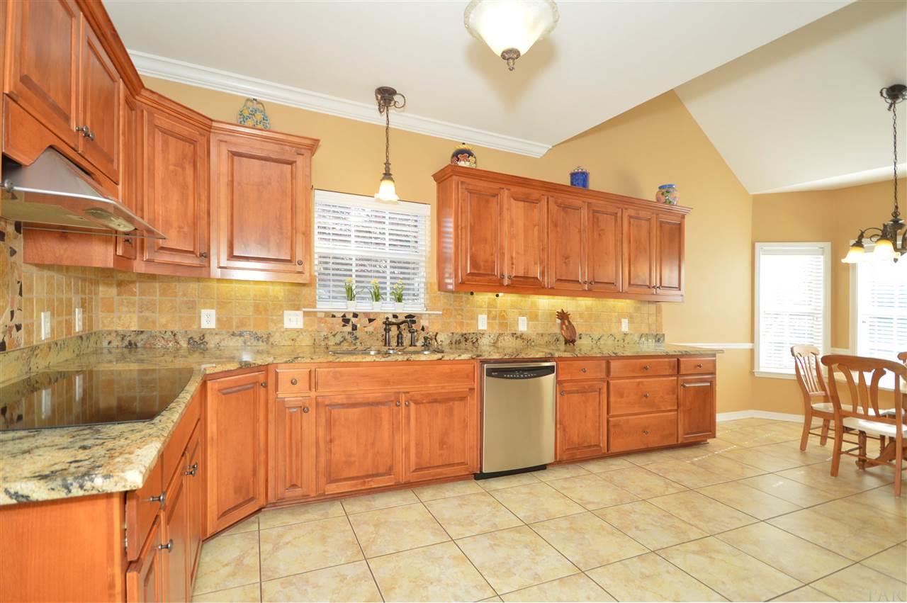 825 Copper Ridge Drive Cantonment, FL 32533 - Photo 9 of 50 Gallery Image 9