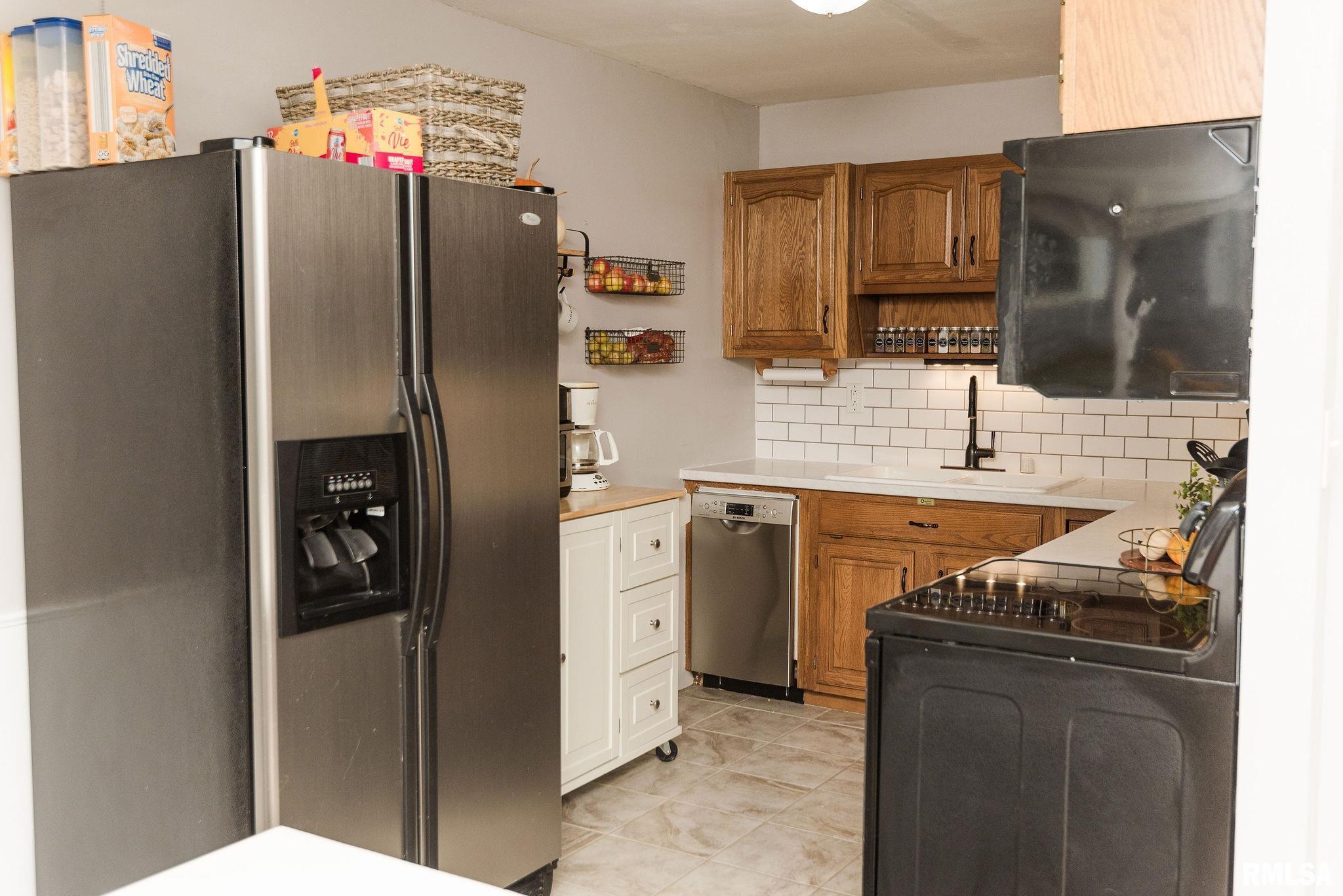 5631 North Hamilton Road Peoria, IL 61614 - Photo 17 of 69 Gallery Image 17