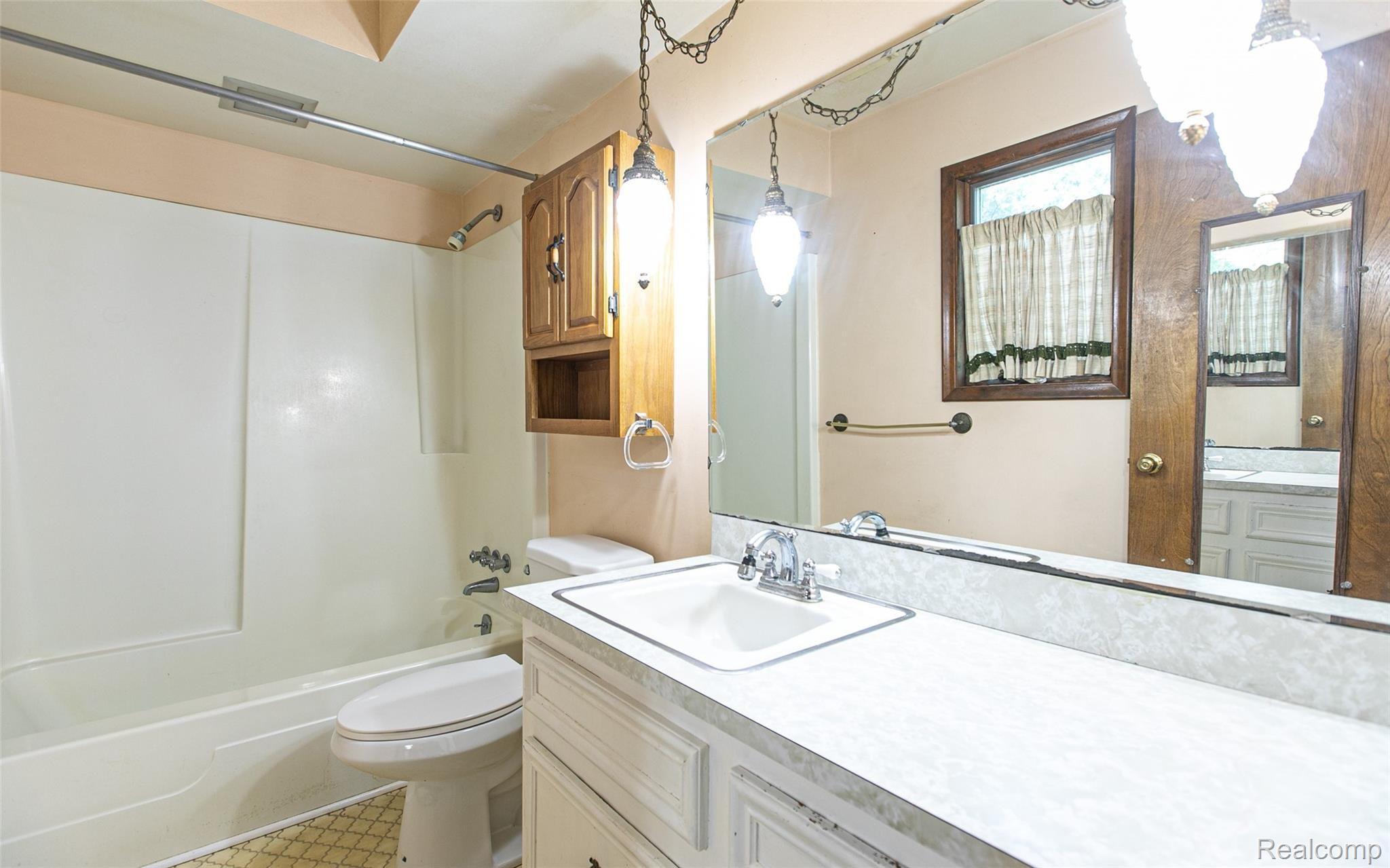 3580 Gregory Road Lake Orion, MI 48359 - Photo 15 of 31 -17.jpg