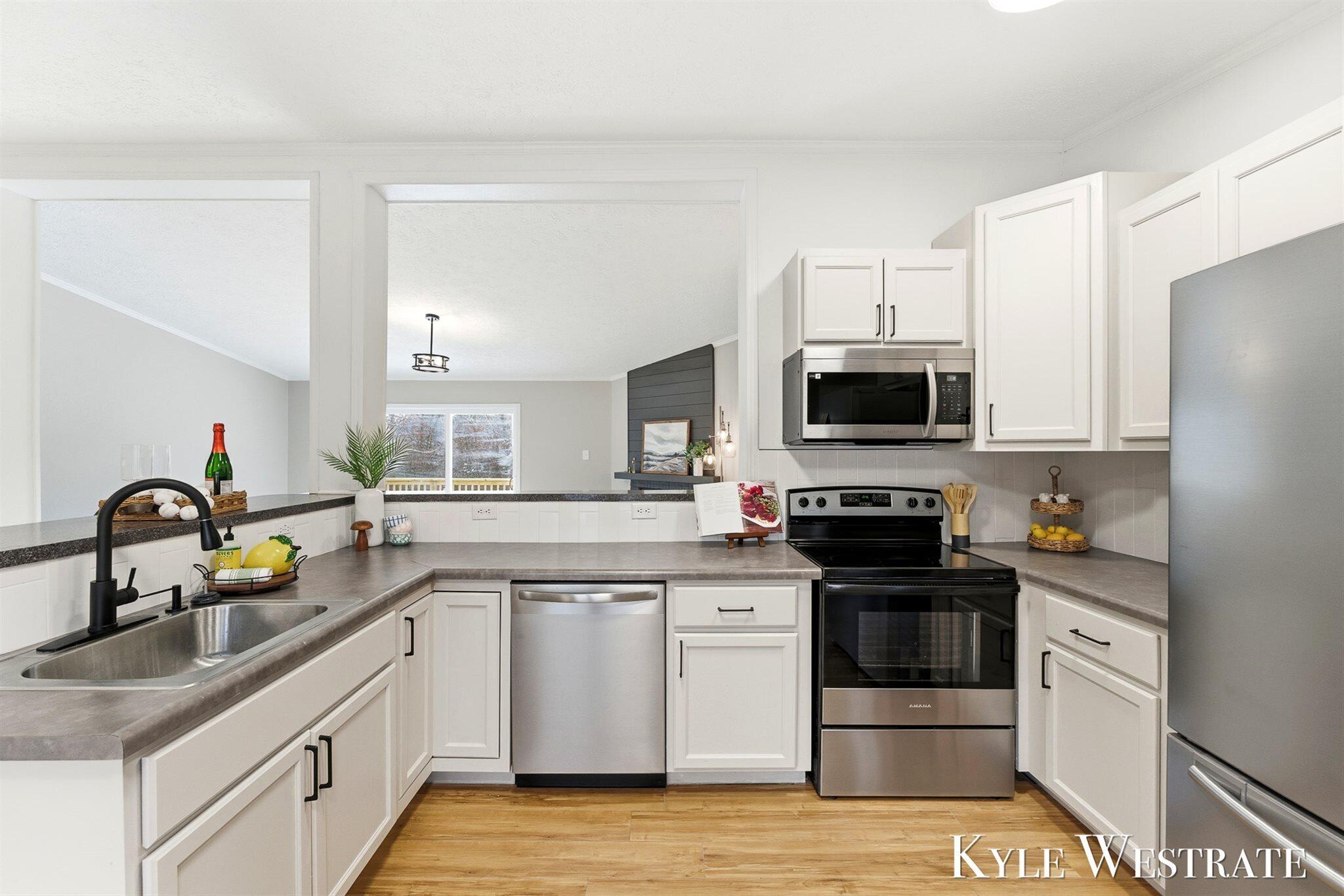 7976 10 Mile Road Northeast Rockford, MI 49341 - Photo 12 of 42 10-011_AIV00139