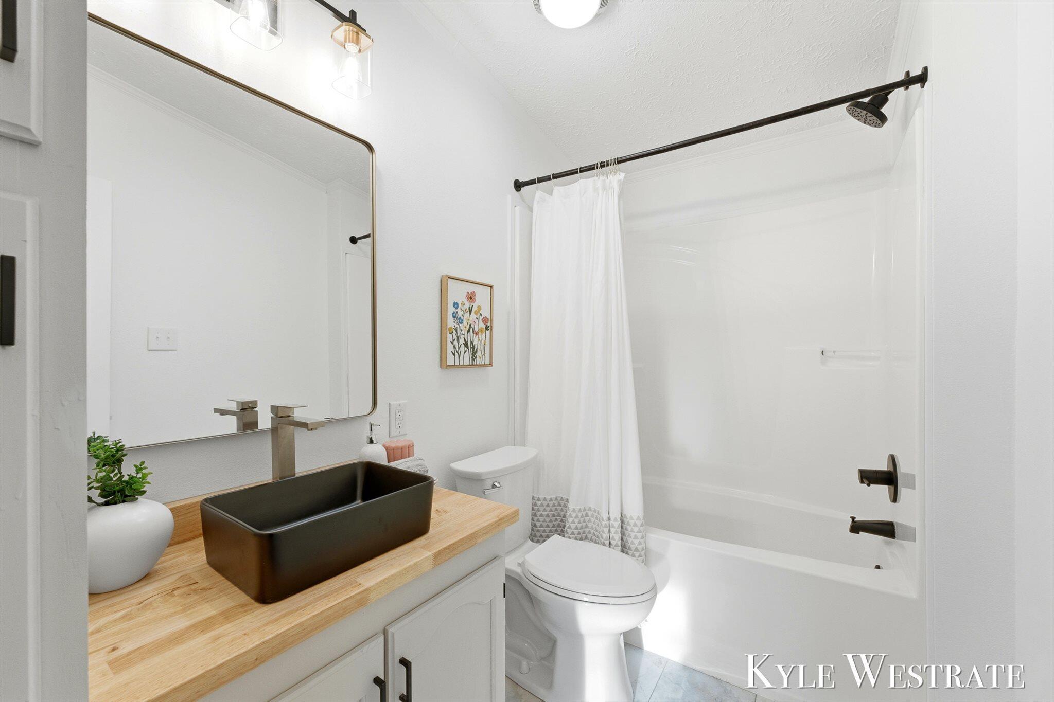 7976 10 Mile Road Northeast Rockford, MI 49341 - Photo 24 of 42 30-028_AIV00104