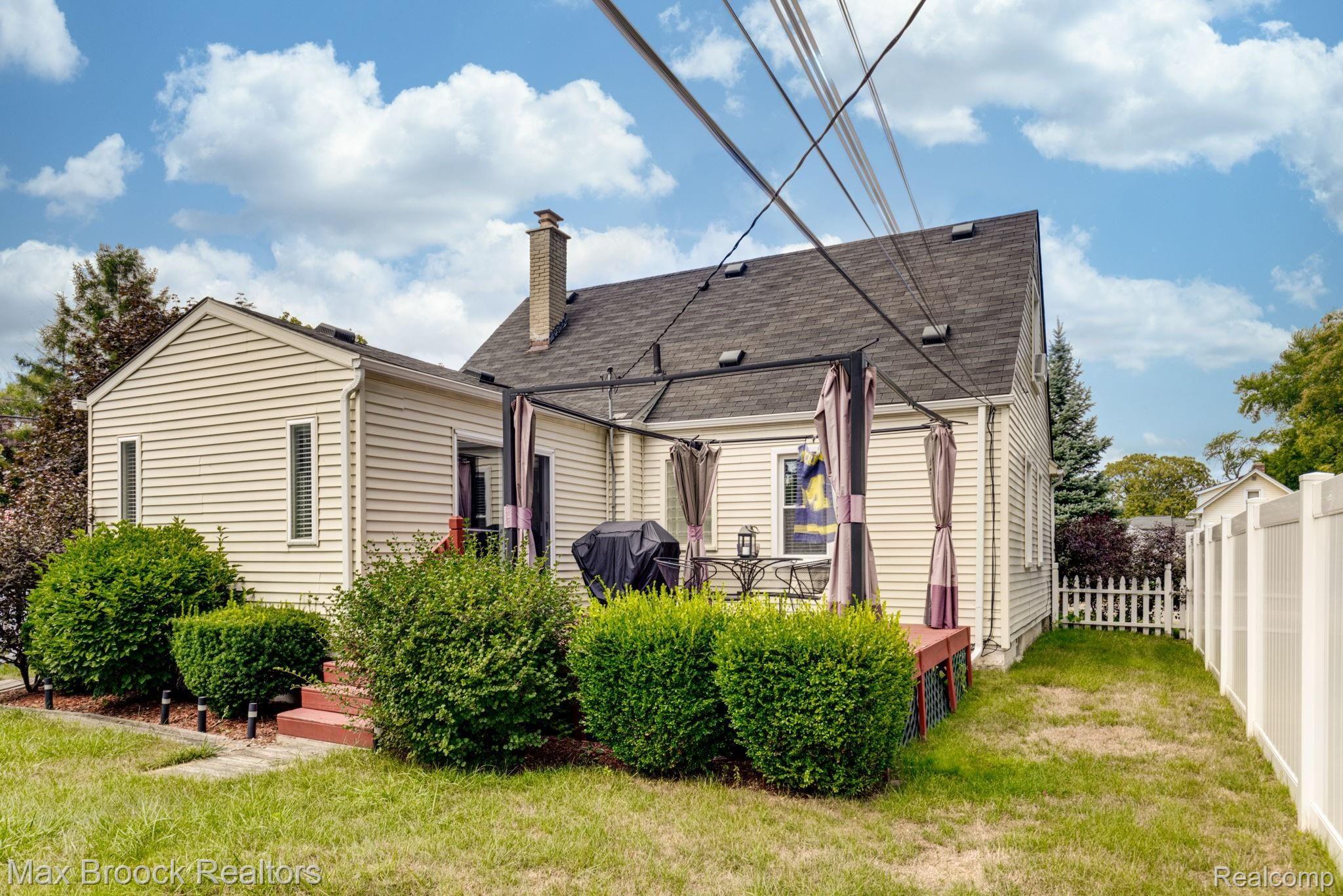 2289 Oxford Road Berkley, MI 48072 - Photo 33 of 35 2289+Oxford+Rd+Berkley-33-web.jpg