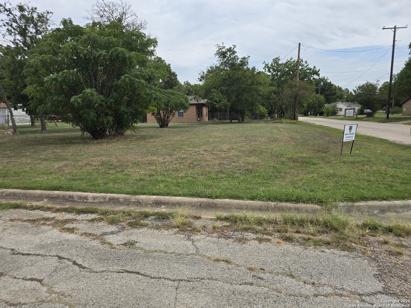 209 East 3rd Rockdale, TX 76567 - Photo 2 of 10 a view of a park