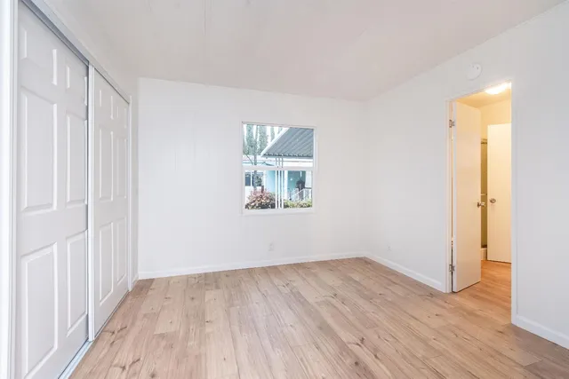 a view of a house with backyard and trees
