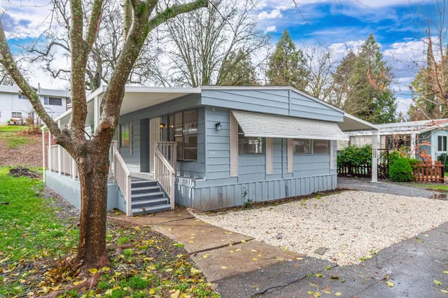 a view of a house with a yard