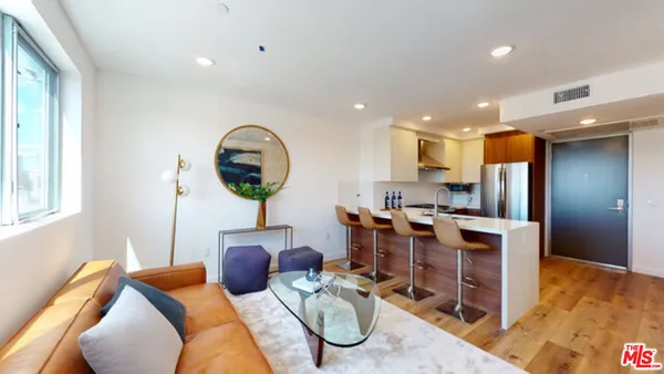 $2,650 | 1143 Glenville Drive, Unit 202, Los Angeles, CA 90035