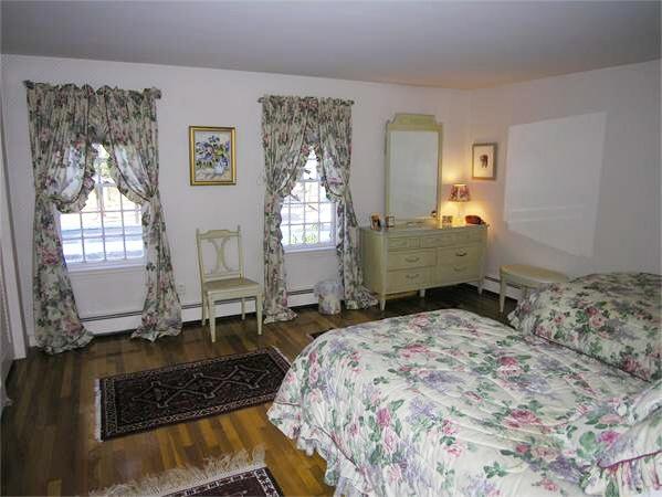 54 Whitman Road Needham, MA 02492 - Photo 8 of 30 Gallery Image 8