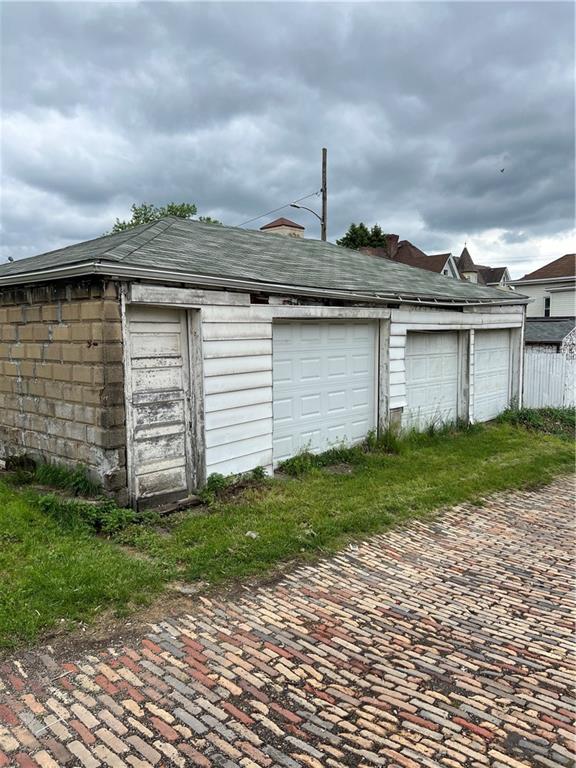 376 Vermont Avenue Rochester, PA 15074 - Photo 27 of 31 Garage