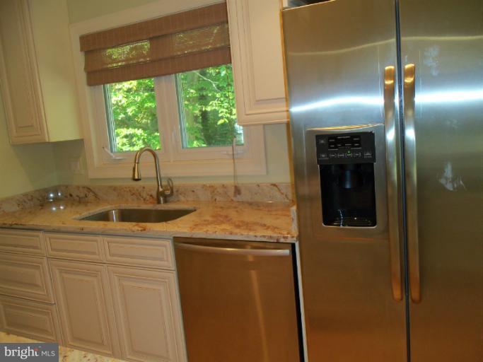 3615 Cornell Road Fairfax, VA 22030 - Photo 6 of 30 Kitchen