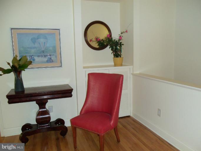 3615 Cornell Road Fairfax, VA 22030 - Photo 7 of 30 Living Room