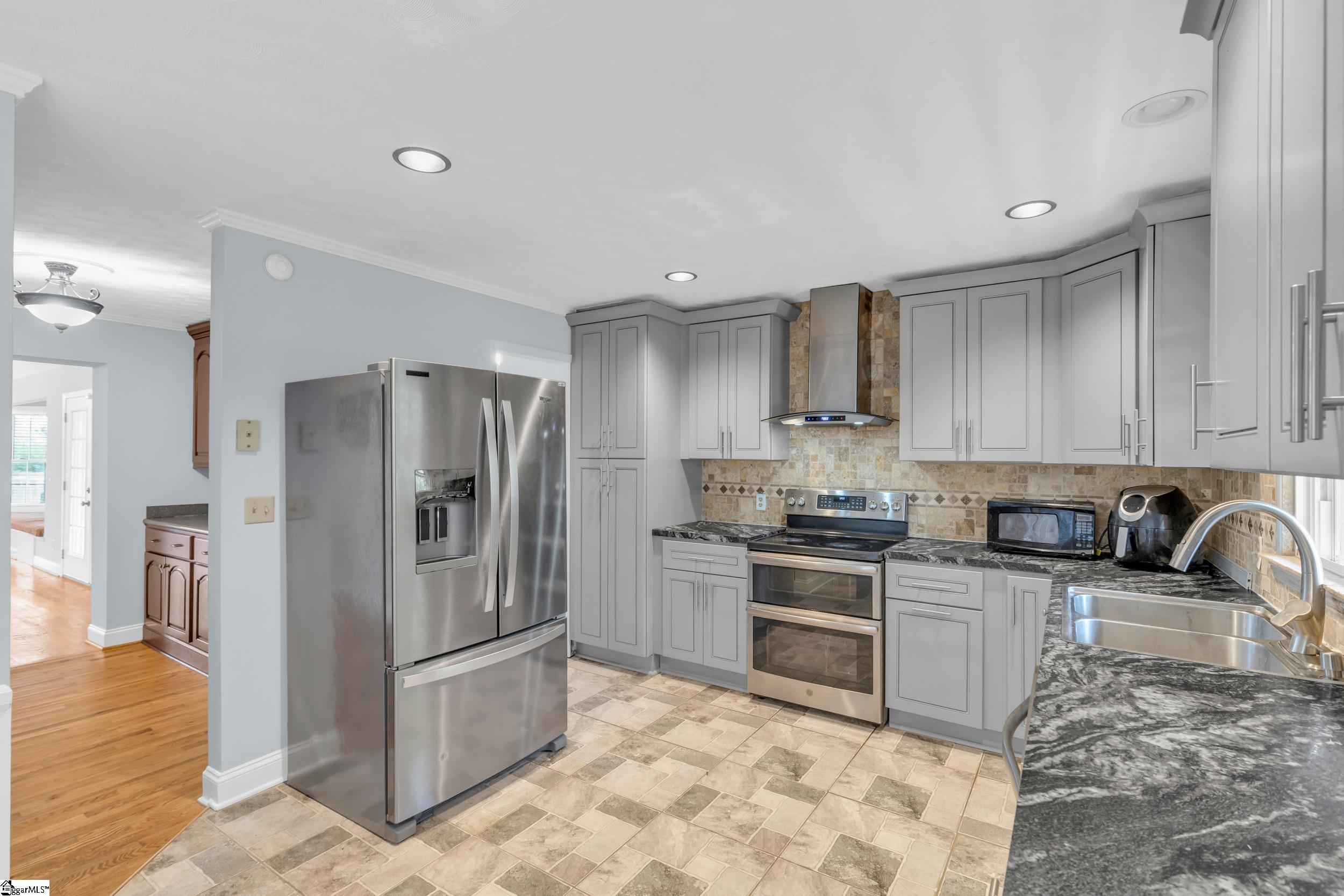1806 Fork Shoals Road Greenville, SC 29605 - Photo 8 of 34 Gallery Image 8