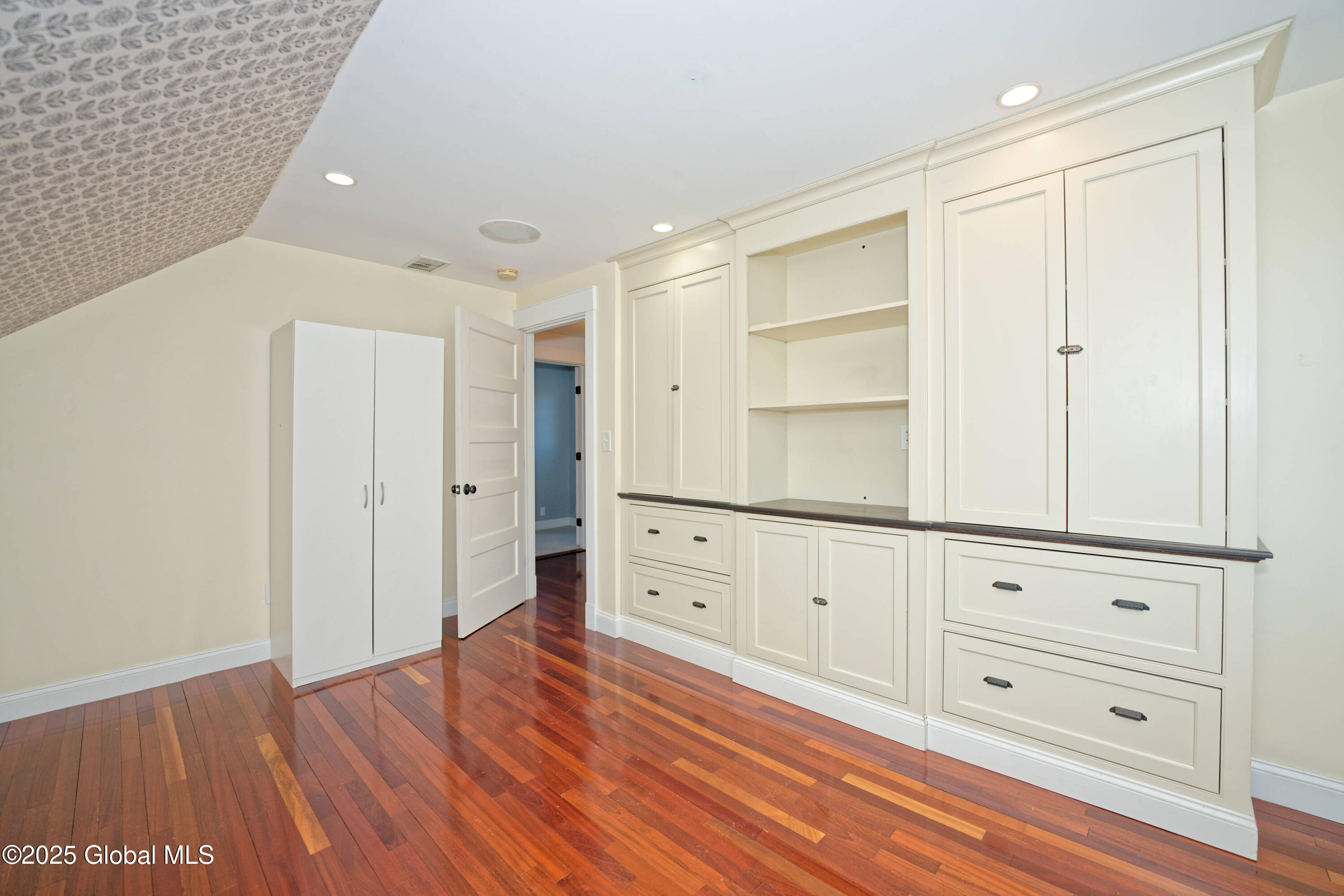 3 Flint Drive Bethlehem, NY 12054 - Photo 27 of 52 6 Bedroom 4