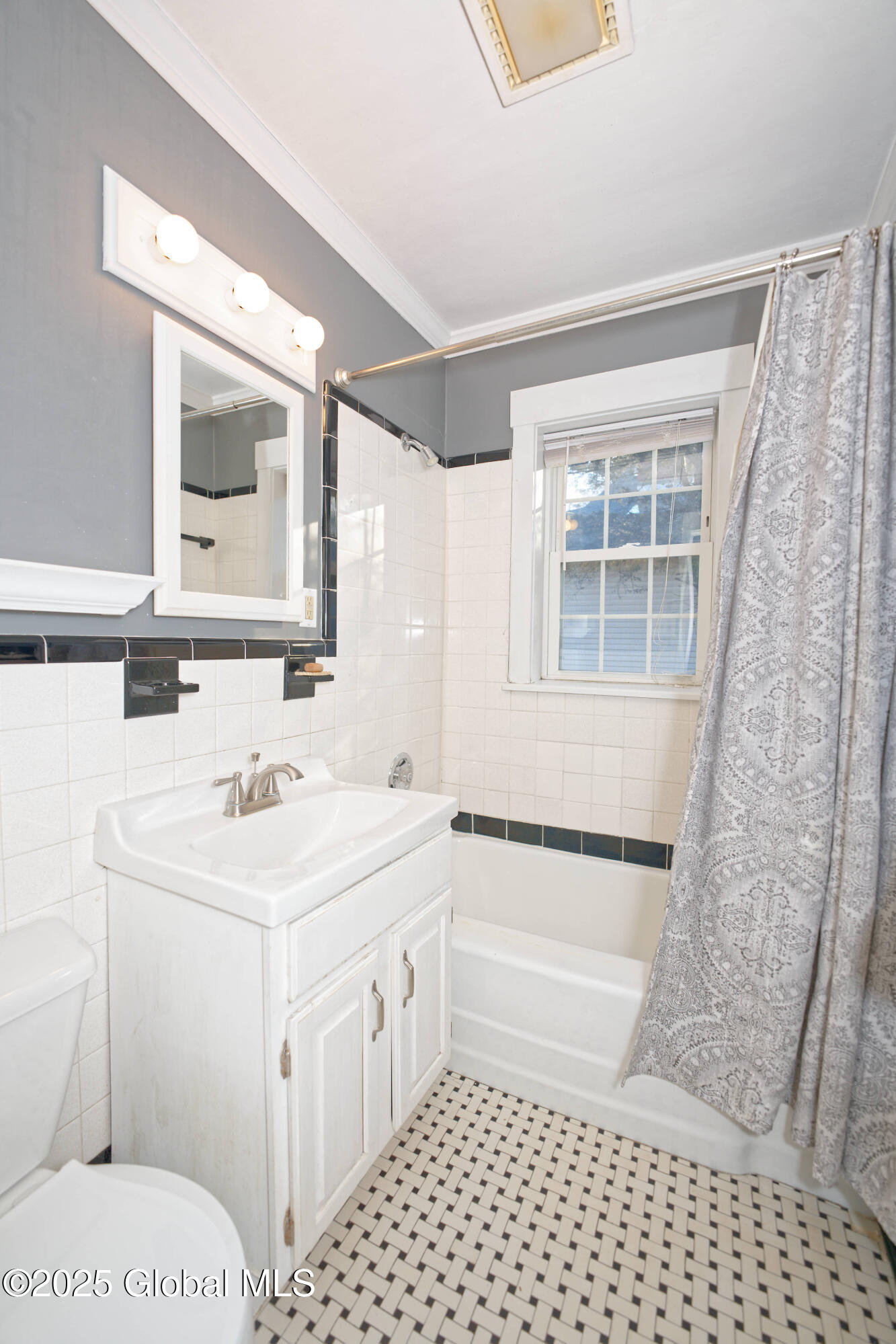 3 Flint Drive Bethlehem, NY 12054 - Photo 28 of 52 7 Bathroom 1