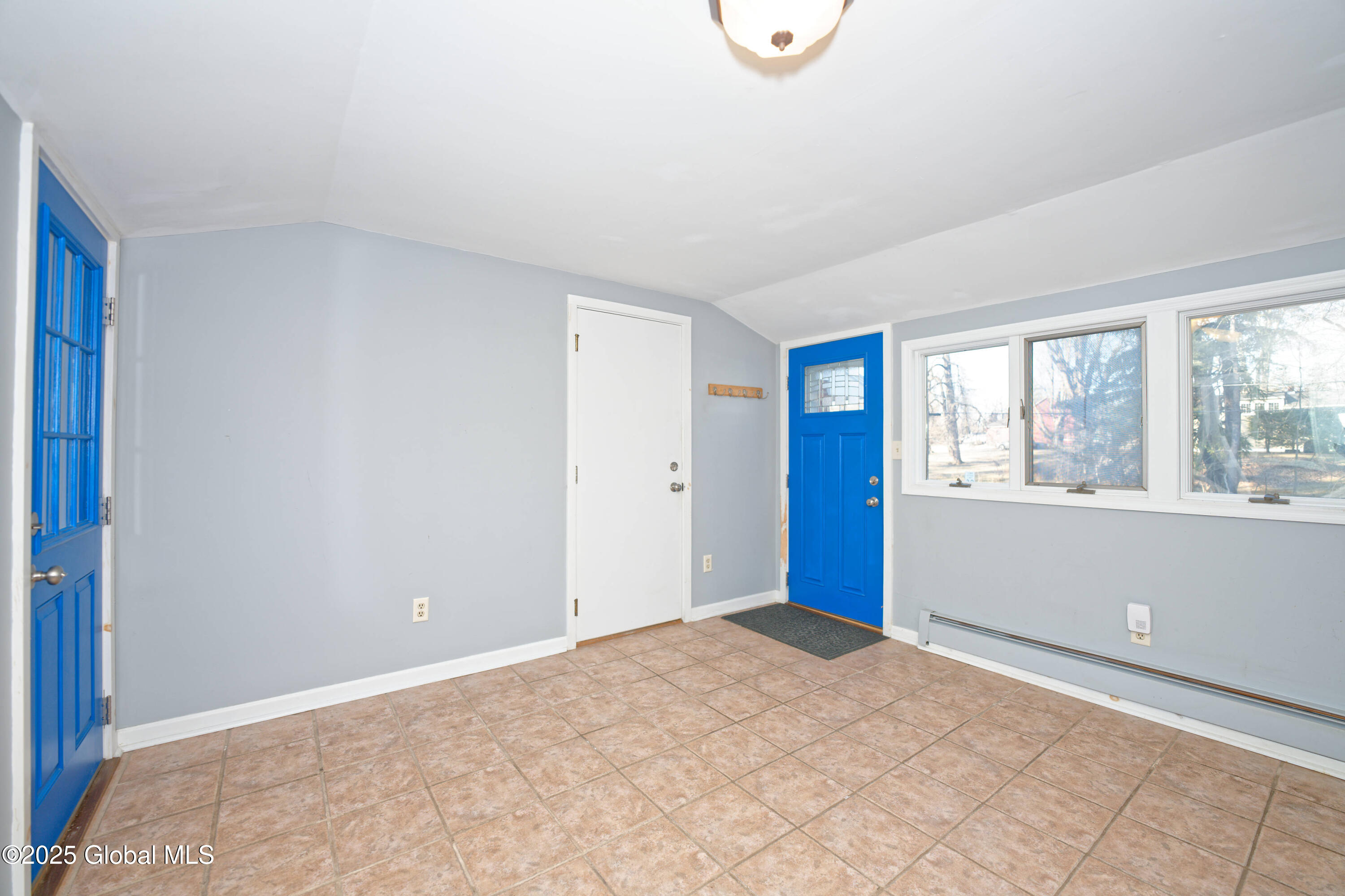 3 Flint Drive Bethlehem, NY 12054 - Photo 8 of 52 1 Mudroom 1