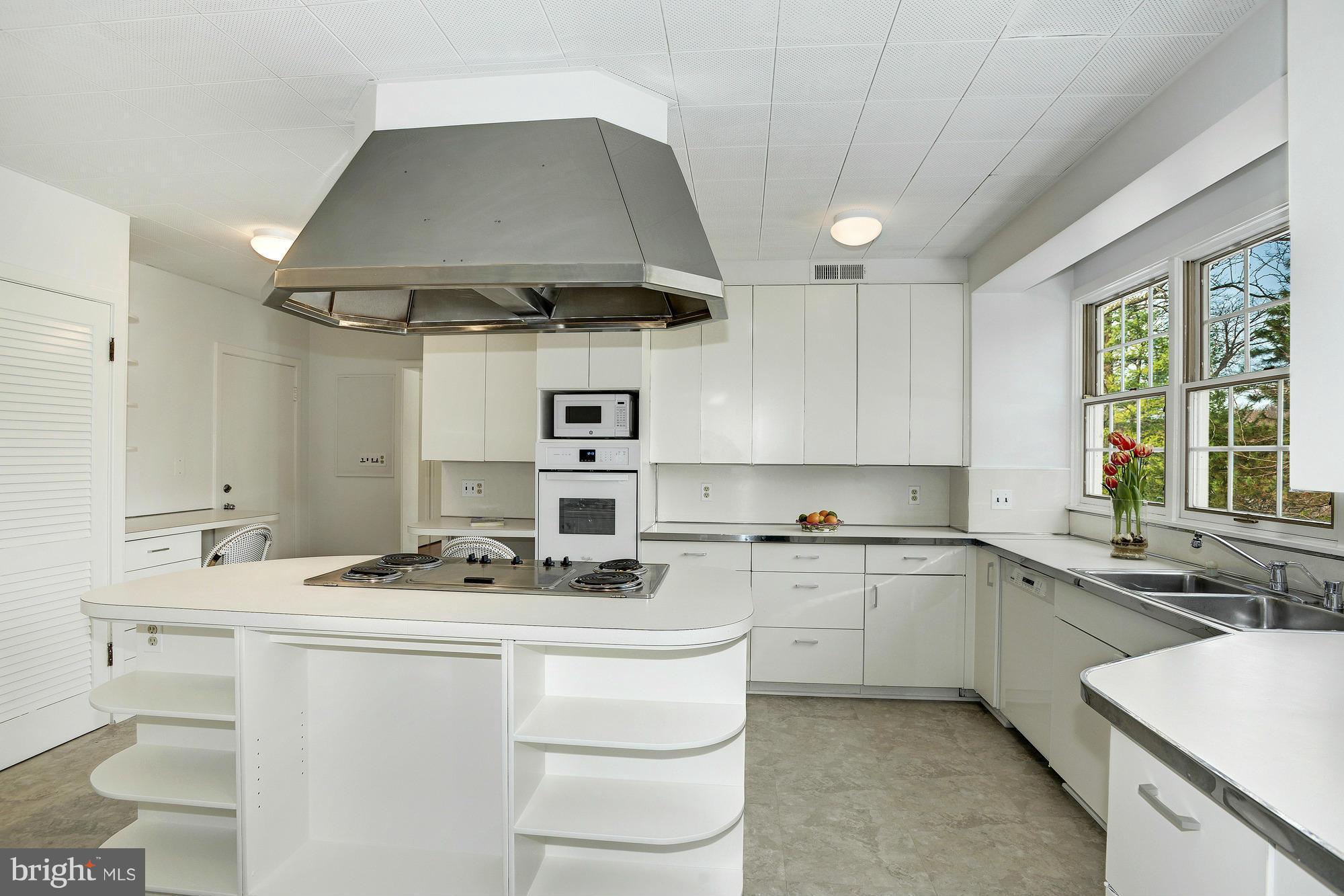 5039 Overlook Road Northwest Washington, DC 20016 - Photo 11 of 30 Kitchen