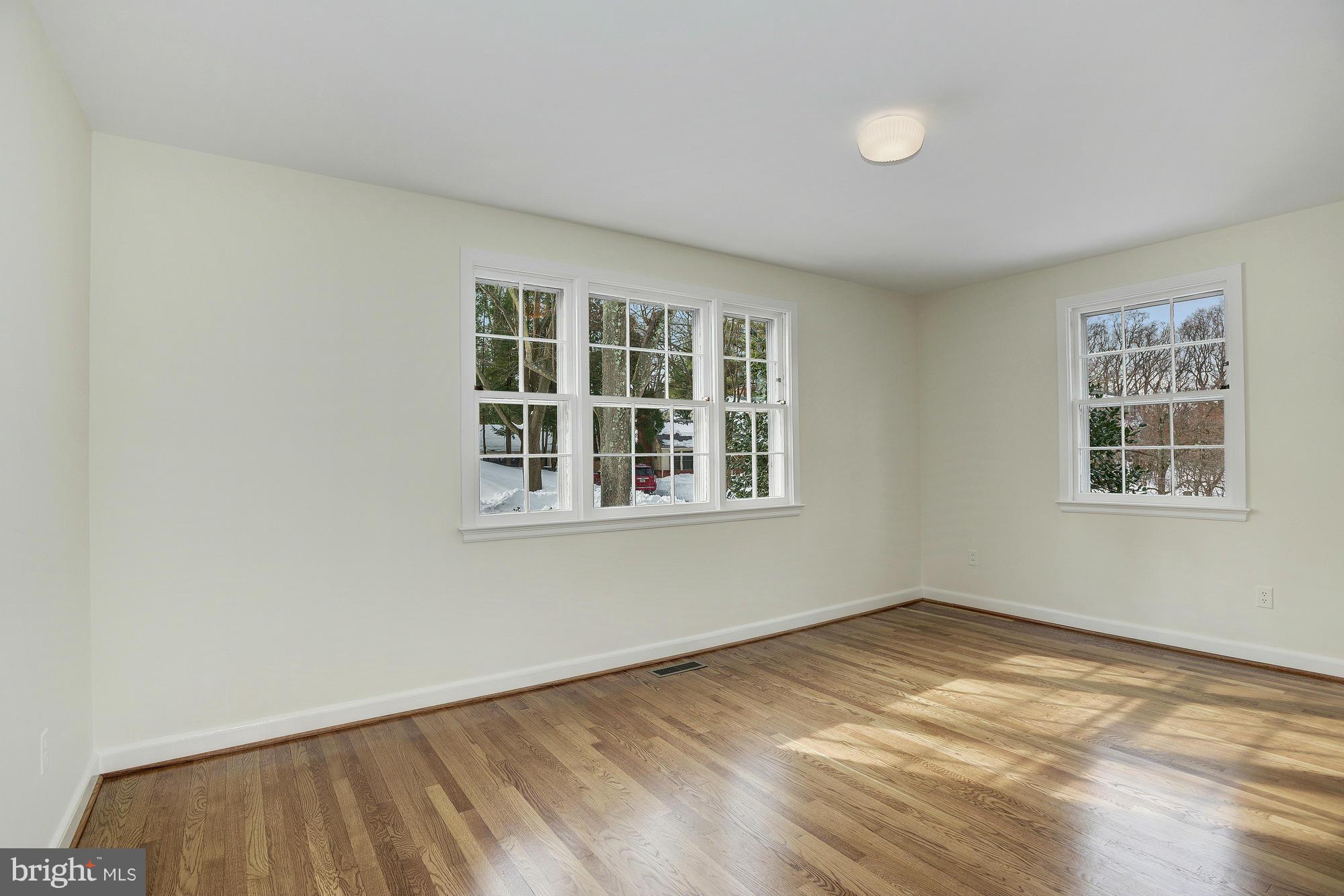 5039 Overlook Road Northwest Washington, DC 20016 - Photo 12 of 30 1st floor master