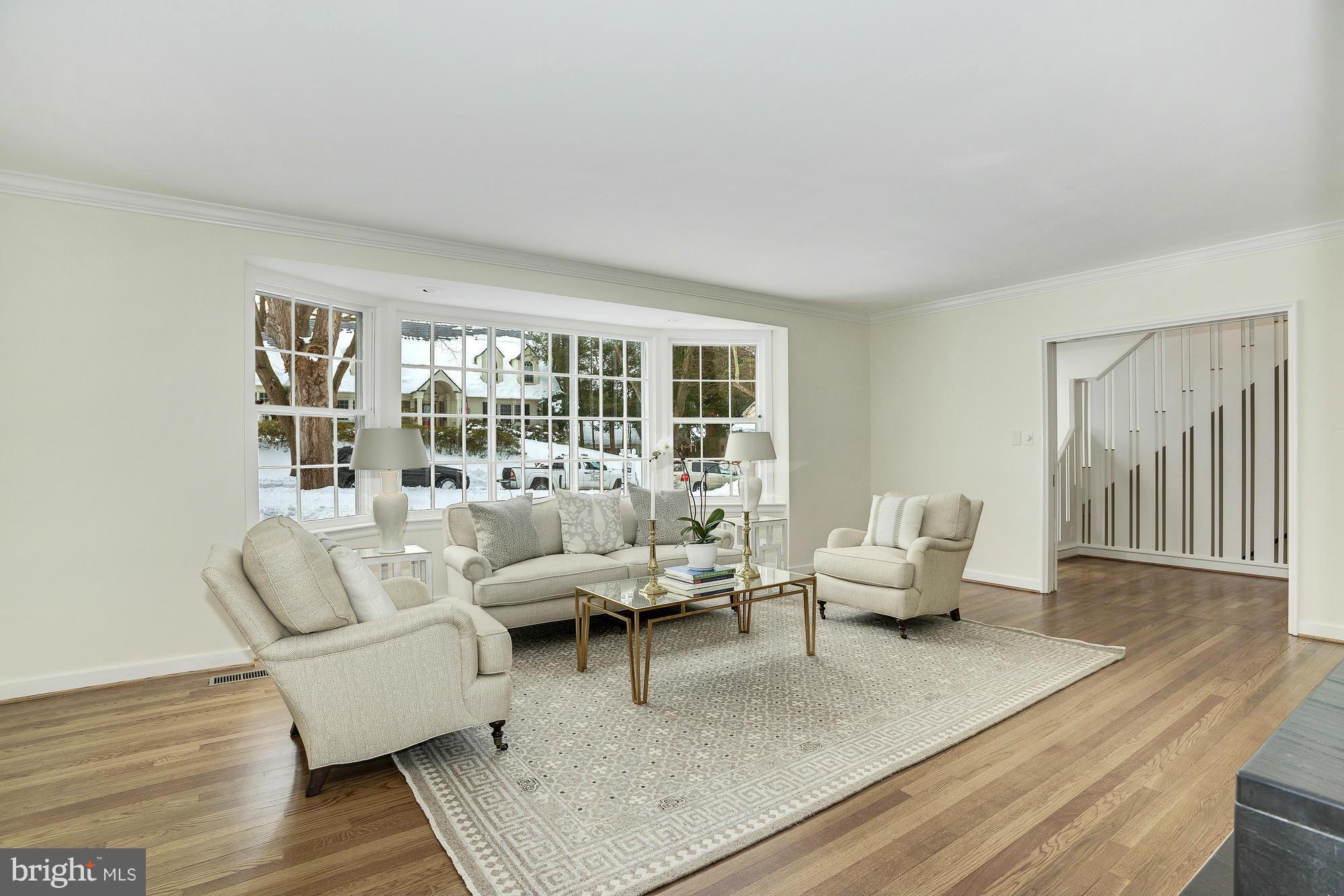 5039 Overlook Road Northwest Washington, DC 20016 - Photo 4 of 30 Living Room
