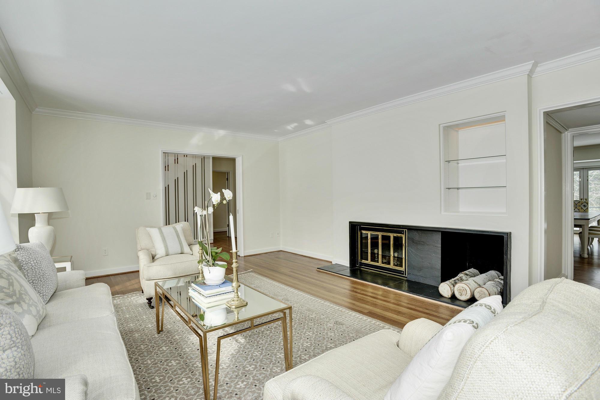 5039 Overlook Road Northwest Washington, DC 20016 - Photo 6 of 30 Living Room
