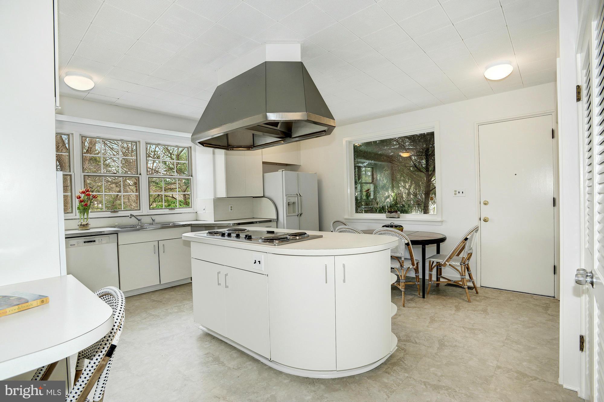 5039 Overlook Road Northwest Washington, DC 20016 - Photo 10 of 30 Kitchen