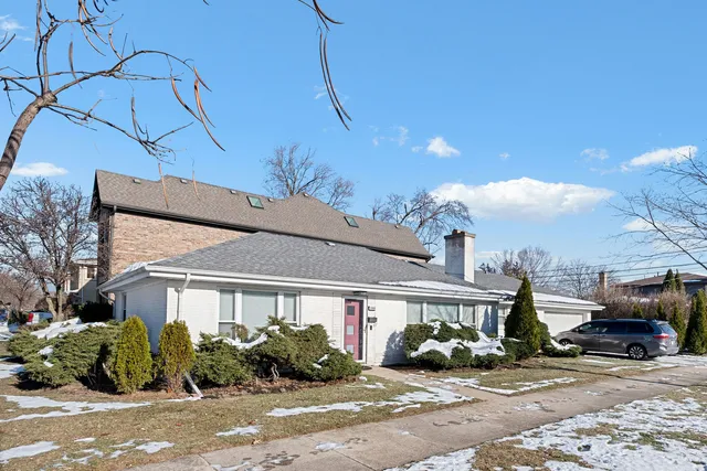 $475,000 | 7303 North Kildare Avenue, Lincolnwood, IL 60712