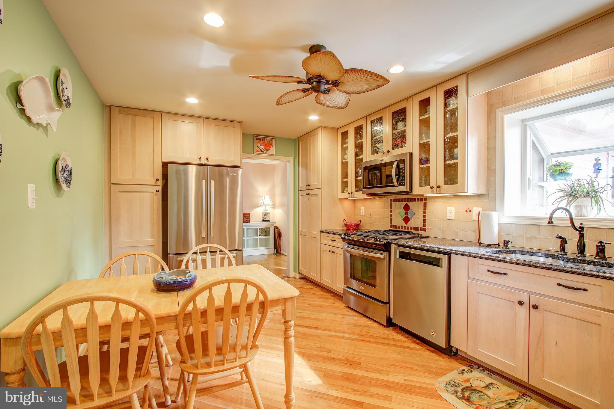 3705 Falling Green Road Olney, MD 20832 - Photo 16 of 32 Kitchen WithStainless Steel Appliances