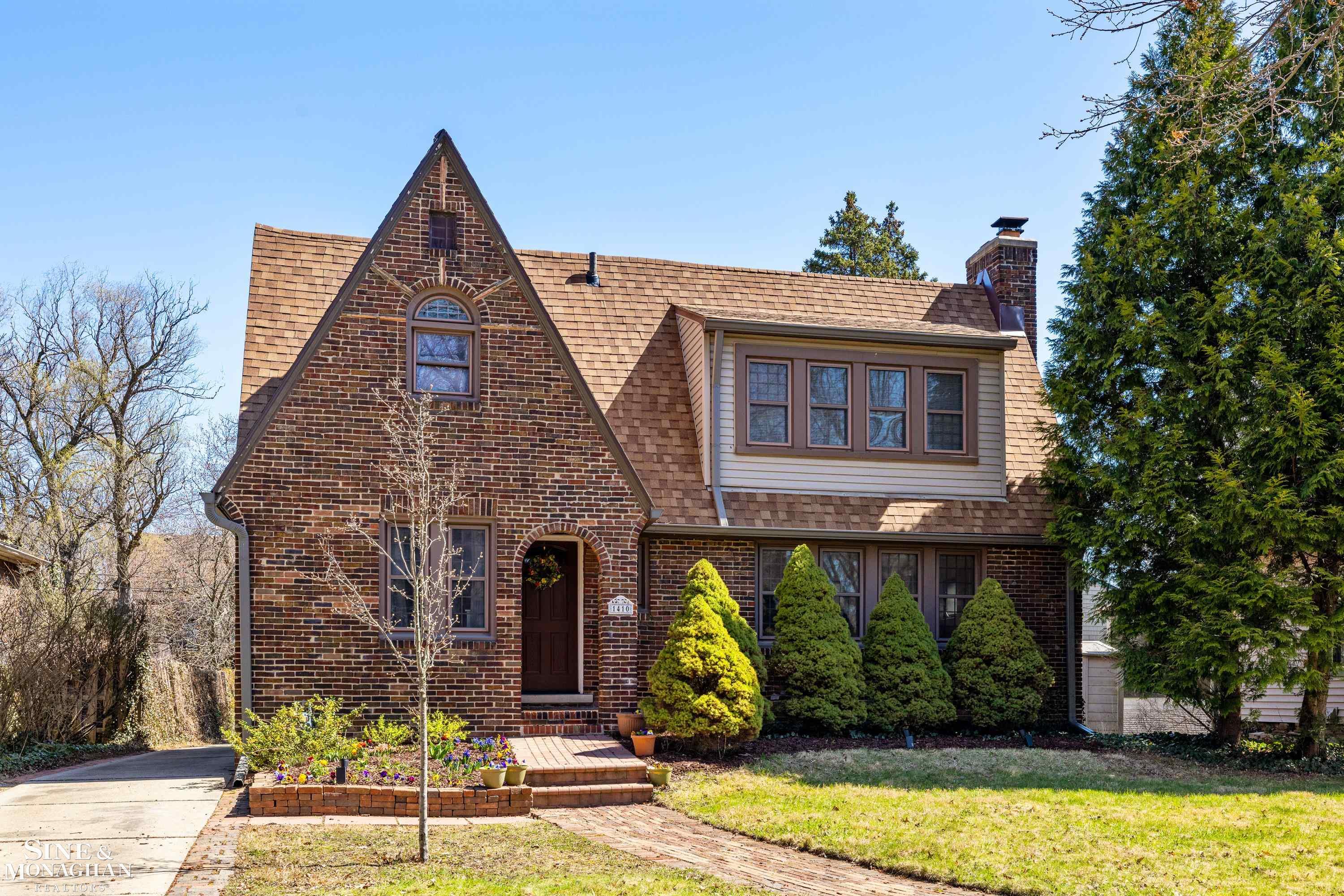 1410 Yorkshire Road Grosse Pointe Park, MI 48230 - Photo 1 of 72